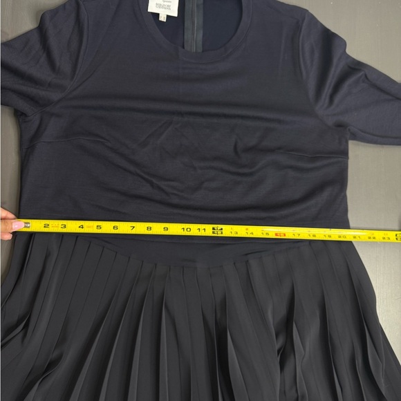 Akris Punto x Bergdorf Goodman Wool Blend Navy Pleated Top - Picture 9 of 9